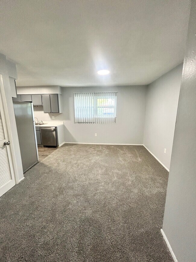 Building Photo - 601 Riverhill Cir