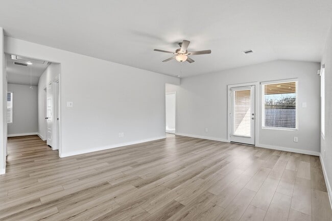 Building Photo - 18037 Martin Pines Dr