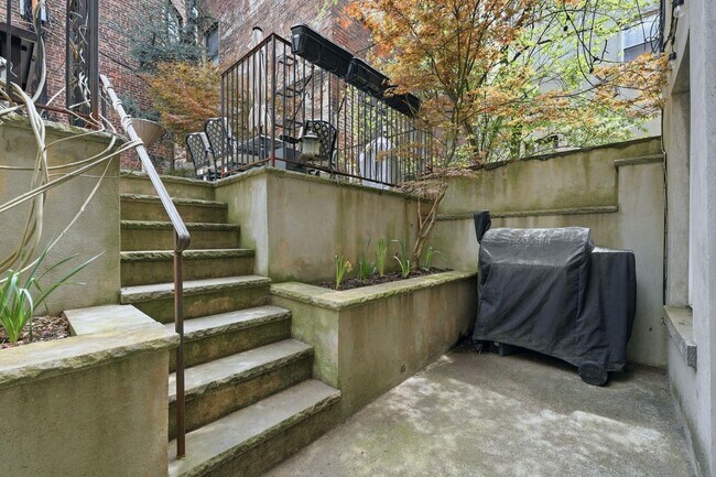 Building Photo - 405 Bloomfield St