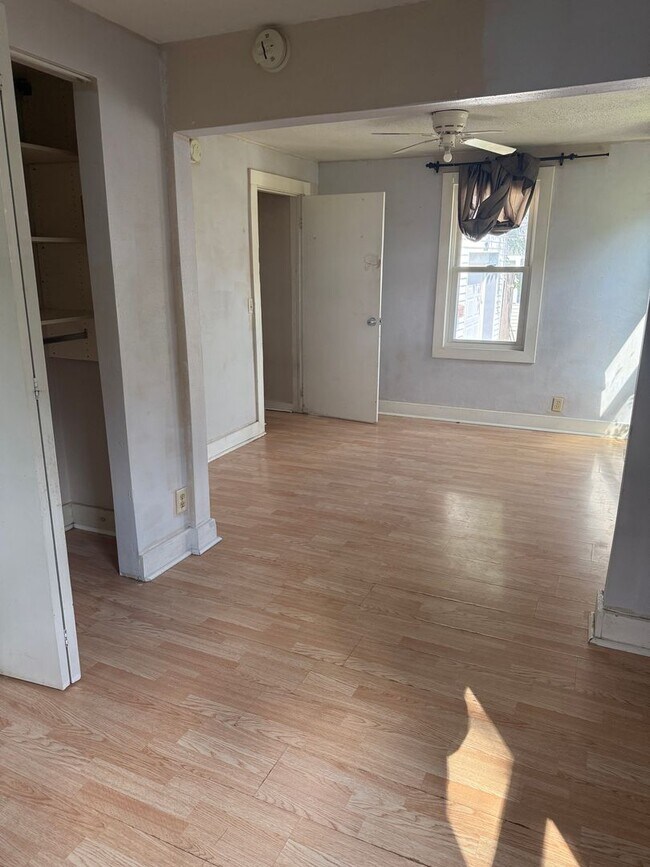 Building Photo - Newly Updated Home in Downtown Middleton