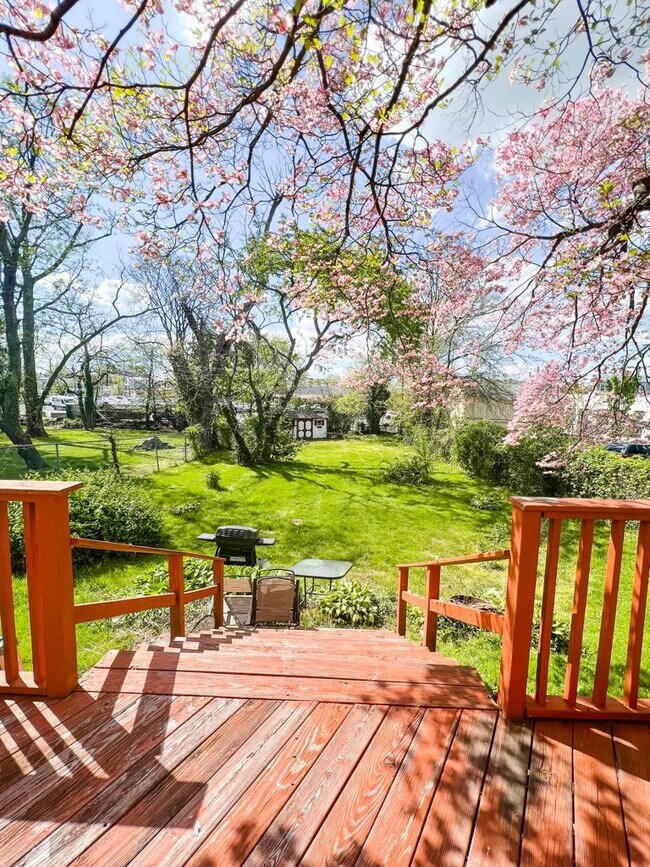 Building Photo - 27 Hudson St