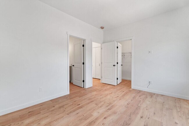 Building Photo - 830B Dennis Street SW