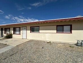 Building Photo - Adorable 3 Bedroom