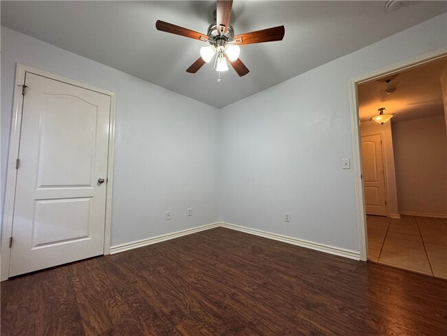 Building Photo - 3905 W Amour Dr