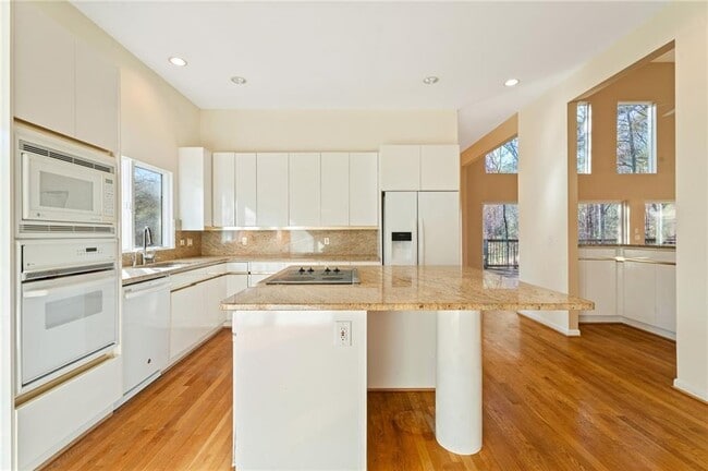 Building Photo - 3010 Bluffton Way