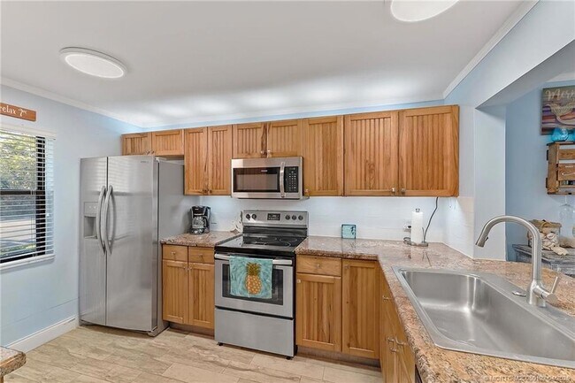 Building Photo - 7370 S Ocean Dr