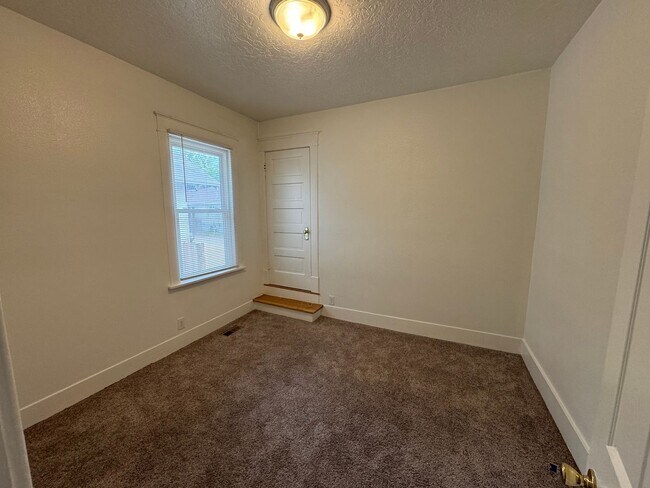 Building Photo - LEASING! Available June 30th