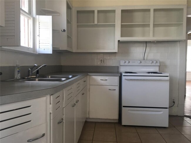 Building Photo - 113 E Vanderbilt St