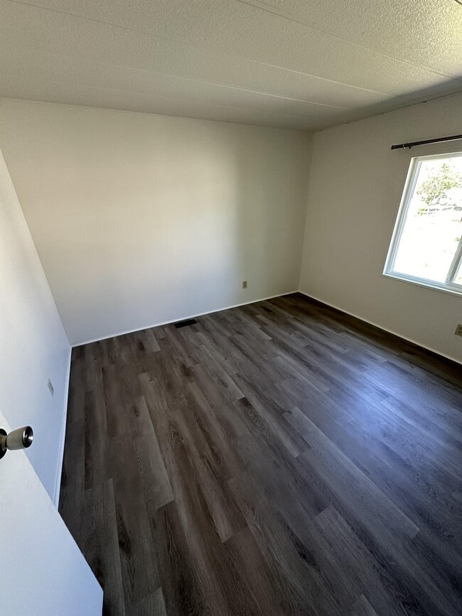 Building Photo - 32935 Wildomar Rd