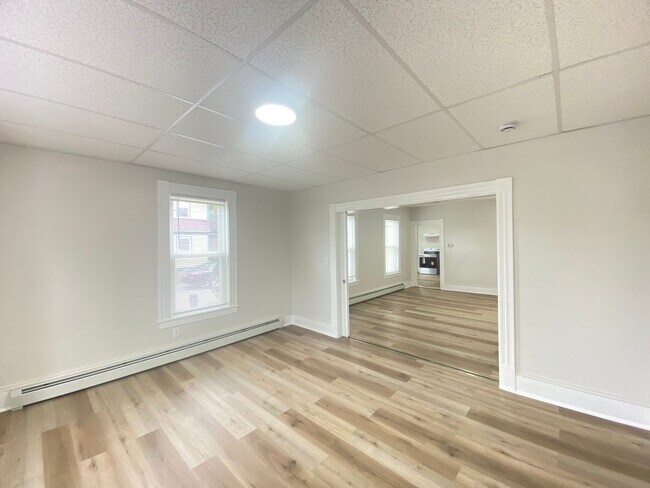 Building Photo - 359 Nashua St