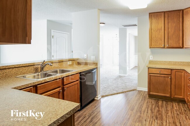 Building Photo - 335 Seneca River Dr