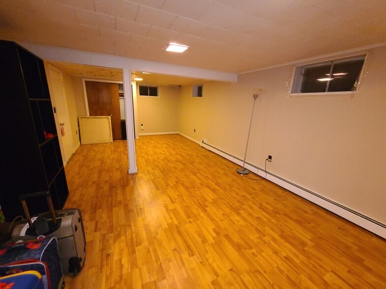 Family room - 55 Newport Ave