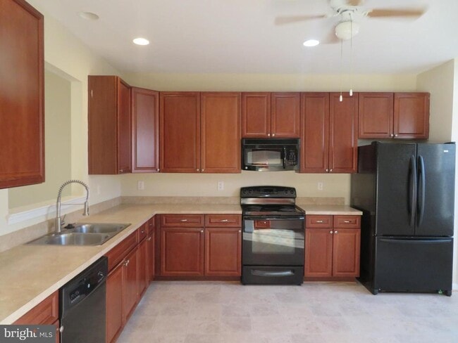 Building Photo - 3700 Bedford Dr