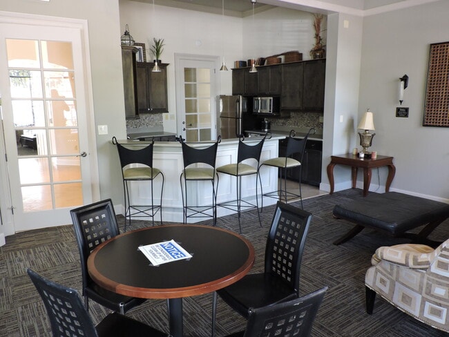 Building Photo - 730.5 Myrtlewood Cir W