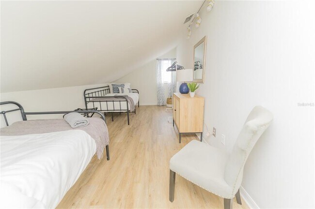 Building Photo - 644 Allison Ave