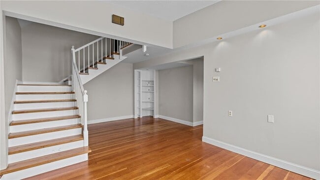 Building Photo - 54 Hillside Ave