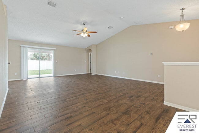 Building Photo - 39 Firethorn Ln