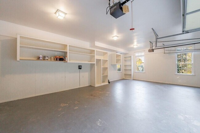 Building Photo - 2883 Thurleston Ln