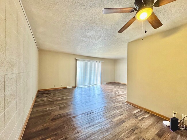 Building Photo - 1 Bedroom, 1 Bathroom Apartment for Rent!