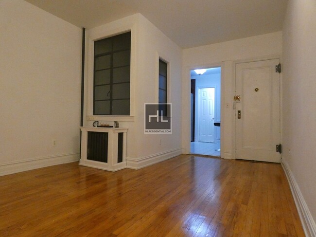 Building Photo - 211 E 88th St