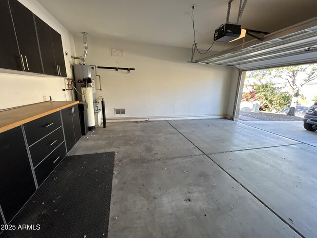 Building Photo - 2747 E Clifton Ave