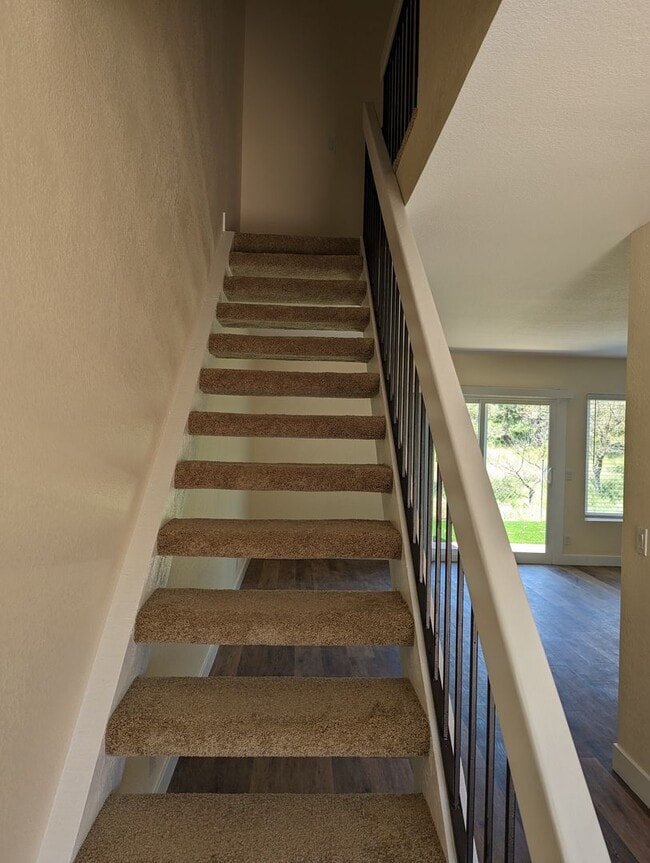 Building Photo - Upgraded 2 Story 2 Bed/1.5 Bath Condo