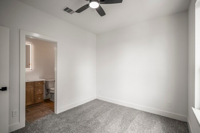 Building Photo - 1226 E 23rd St