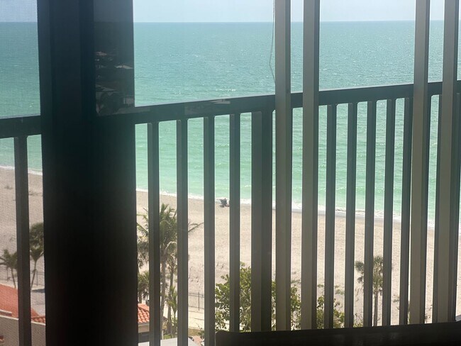 Building Photo - 2BR/2BA Condo on the Gulf in MacArthur Beach