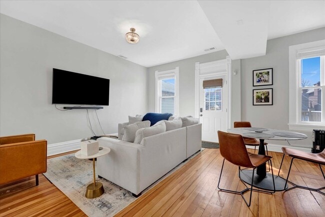 Building Photo - 1728 N Wood St