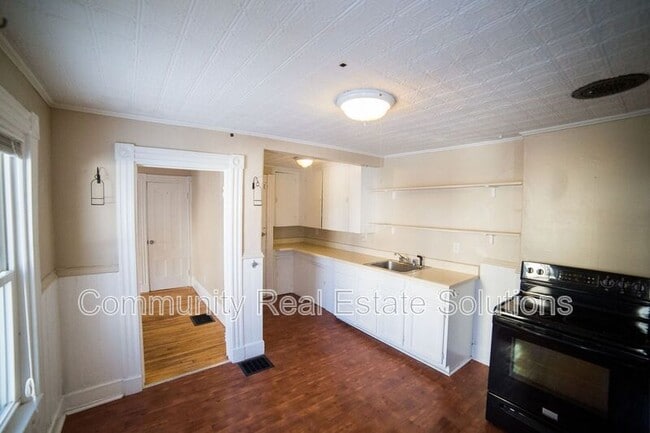 Primary Photo - 11 Cottage St