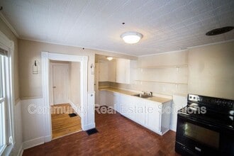 Building Photo - 11 Cottage St