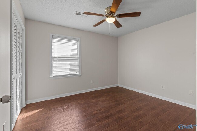 Building Photo - 1011 Sandy Springs Rd NW