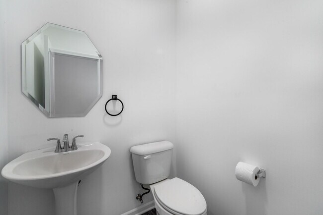 Building Photo - 1024 Moraine Dr