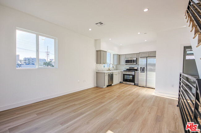Building Photo - 11443 Hatteras St