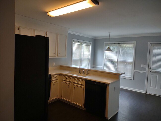 Building Photo - Fantastic Three Bedroom Home in Lexington!