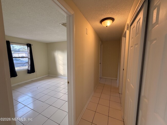 Building Photo - 7045 Prellie St