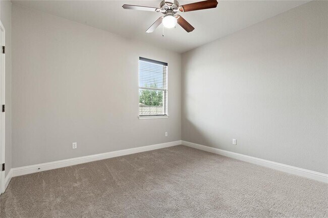 Building Photo - 5009 Mandevilla Dr