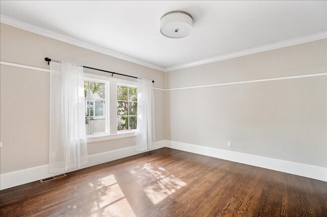 Building Photo - 1133 42nd St