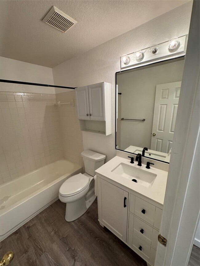 Building Photo - 2802 Greenlee Dr