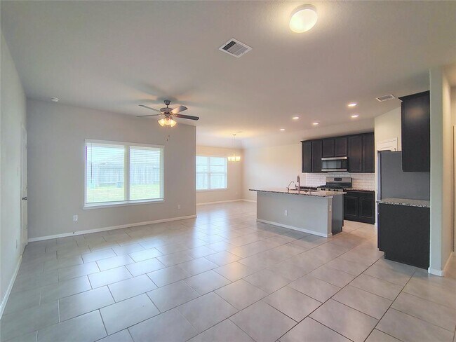 Building Photo - 18315 Pin Oak Lake Dr