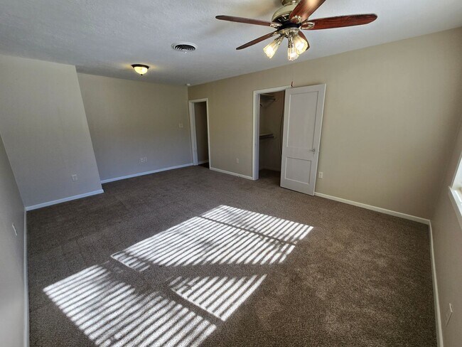 Building Photo - Spacious 3 Bedroom 2 Bath in Bryan!