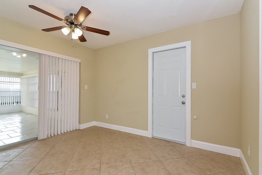 Building Photo - 4404 Sawgrass Blvd