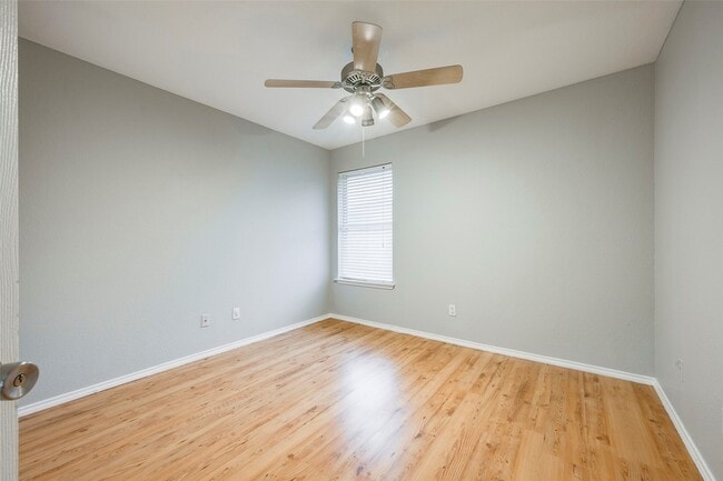 Building Photo - 5900 Rising Meadow Dr