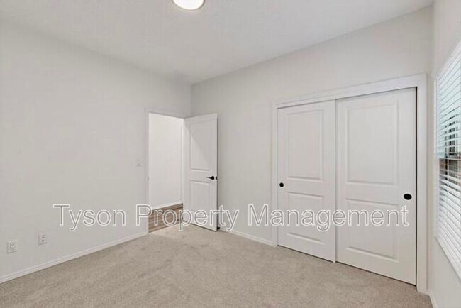 Building Photo - 6618 Sydney Drive NE