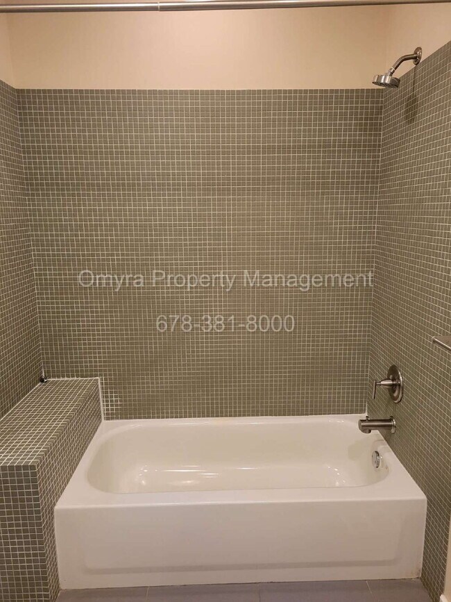 Building Photo - Luxurious 4 bedroom house in Atlanta!