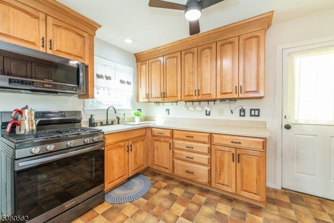 Building Photo - 41 Dowling Pkwy