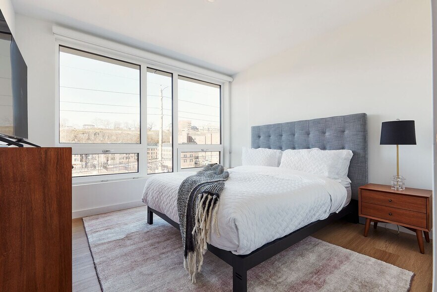 Building Photo - 1b Marshall Dr