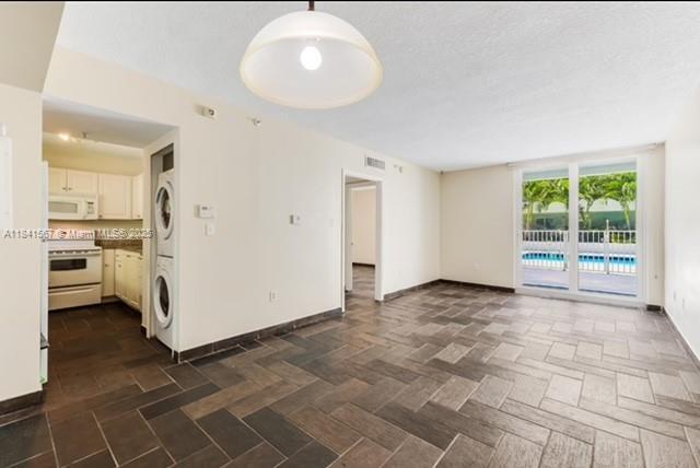 Building Photo - 7800 Collins Ave