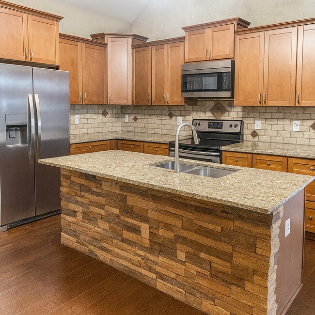 Building Photo - 7453/57 Summerside