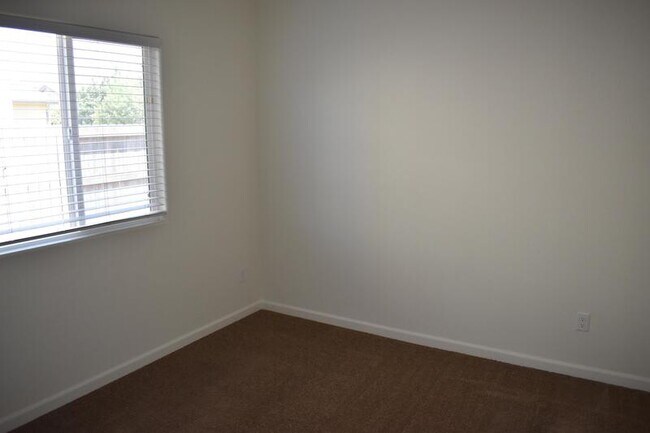 Building Photo - 4208 Candle Ct